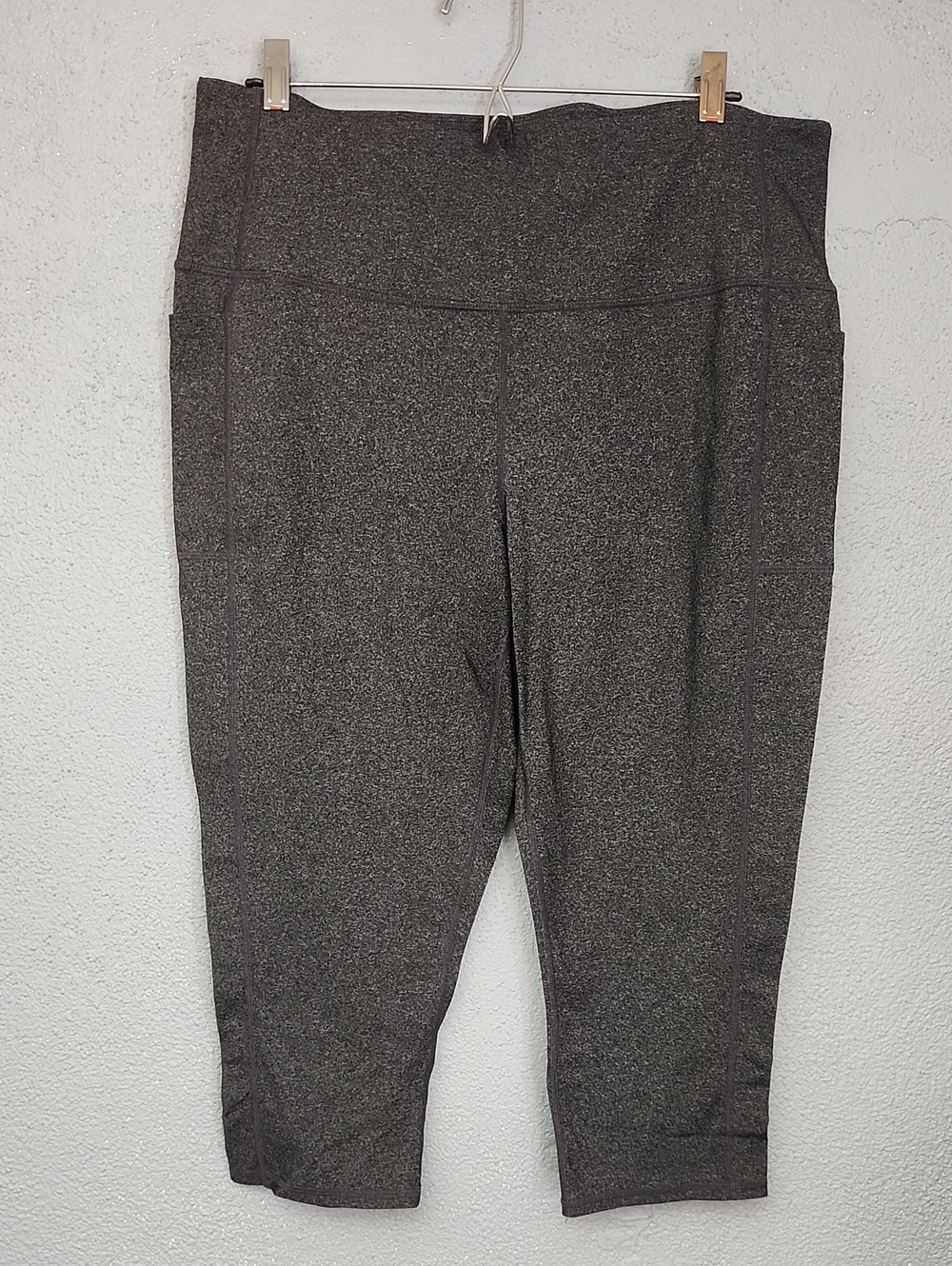 Skechers Dark Gray High-Rise Capri Leggings